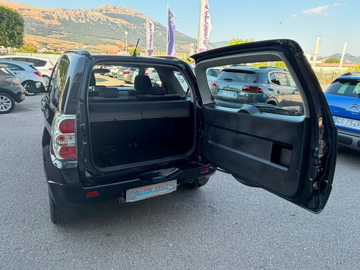 Suzuki Grand Vitara 1.9 DDiS 3 porte Offroad (9)