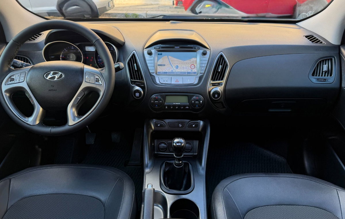 Hyundai ix35 1.7 CRDi 2WD Xpossible (9)