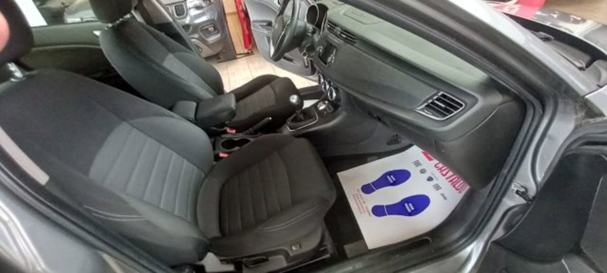 Alfa Romeo Giulietta 1.6 JTDm Super 120cv (8)