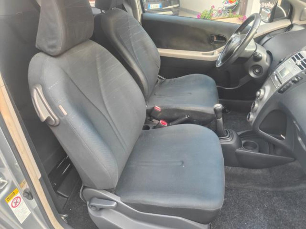 Toyota Yaris 1.0 3 porte (10)