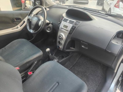 Toyota Yaris 1.0 3 porte (9)