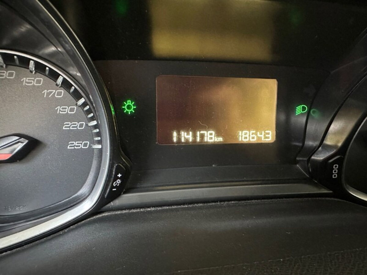 Peugeot 308 SW BlueHDi 120 S&S Active (9)