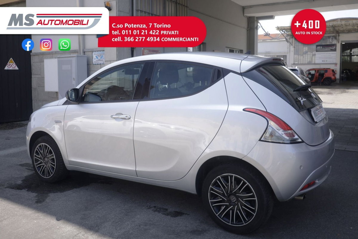 Lancia Ypsilon 1.2 69 CV 5 porte Platinum (15)
