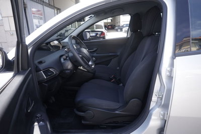 Lancia Ypsilon 1.2 69 CV 5 porte Platinum (17)