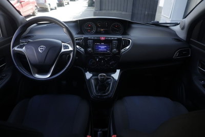 Lancia Ypsilon 1.2 69 CV 5 porte Platinum (2)