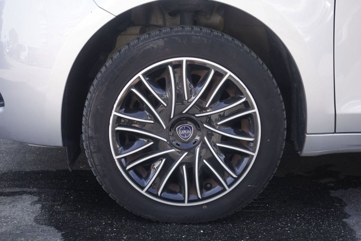 Lancia Ypsilon 1.2 69 CV 5 porte Platinum (5)
