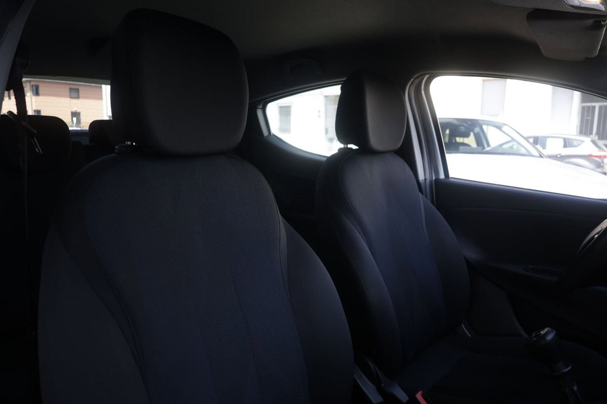 Lancia Ypsilon 1.2 69 CV 5 porte Platinum (6)