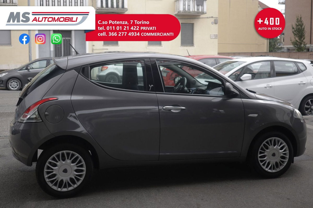 Lancia Ypsilon 1.2 69 CV 5 porte Silver (13)