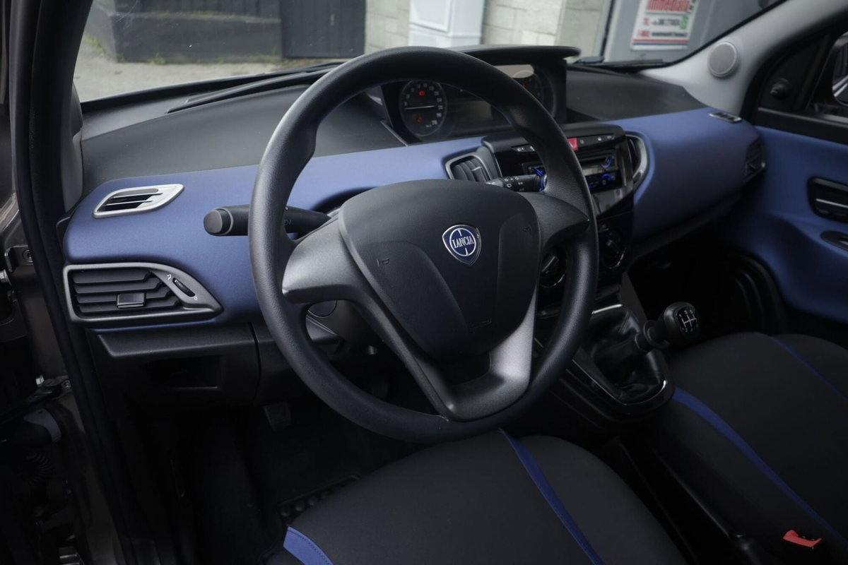 Lancia Ypsilon 1.2 69 CV 5 porte Silver (14)