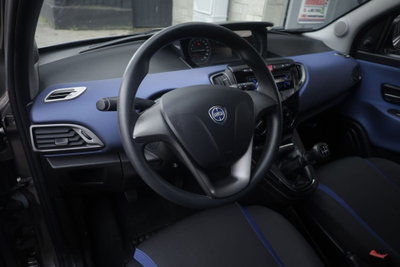 Lancia Ypsilon 1.2 69 CV 5 porte Silver (14)