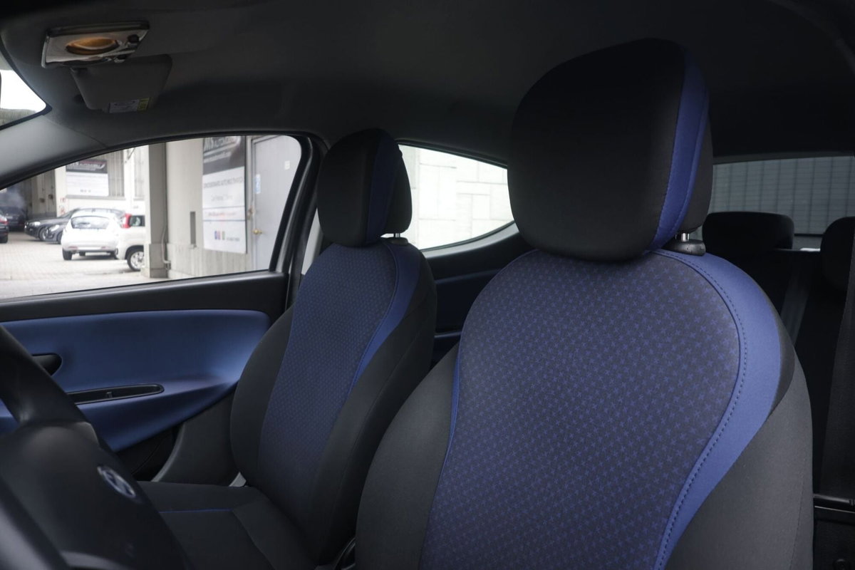 Lancia Ypsilon 1.2 69 CV 5 porte Silver (16)