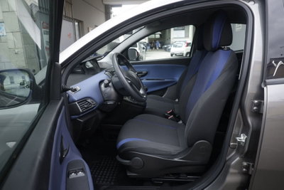 Lancia Ypsilon 1.2 69 CV 5 porte Silver (17)