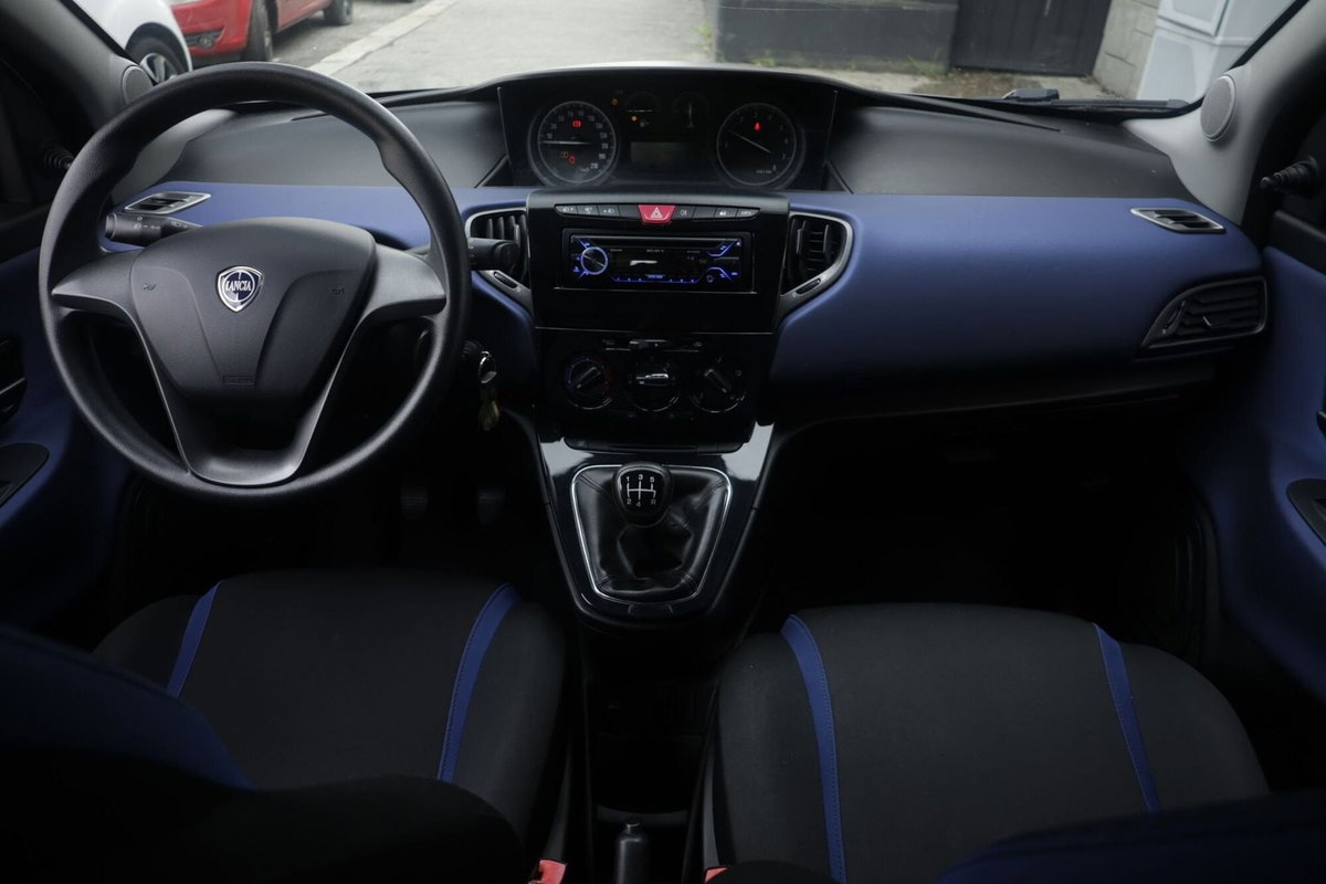 Lancia Ypsilon 1.2 69 CV 5 porte Silver (2)