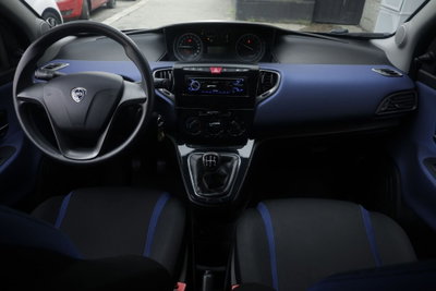 Lancia Ypsilon 1.2 69 CV 5 porte Silver (2)
