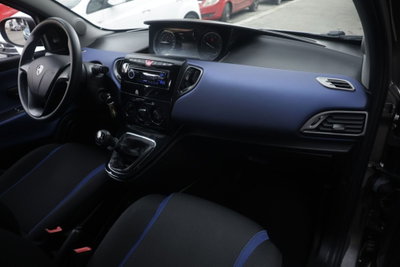 Lancia Ypsilon 1.2 69 CV 5 porte Silver (9)