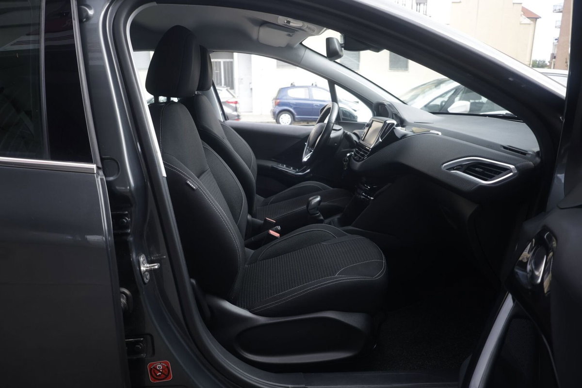 Peugeot 208 82 5 porte Allure (10)