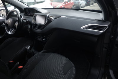 Peugeot 208 82 5 porte Allure (2)