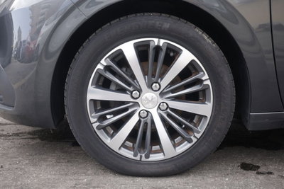 Peugeot 208 82 5 porte Allure (5)