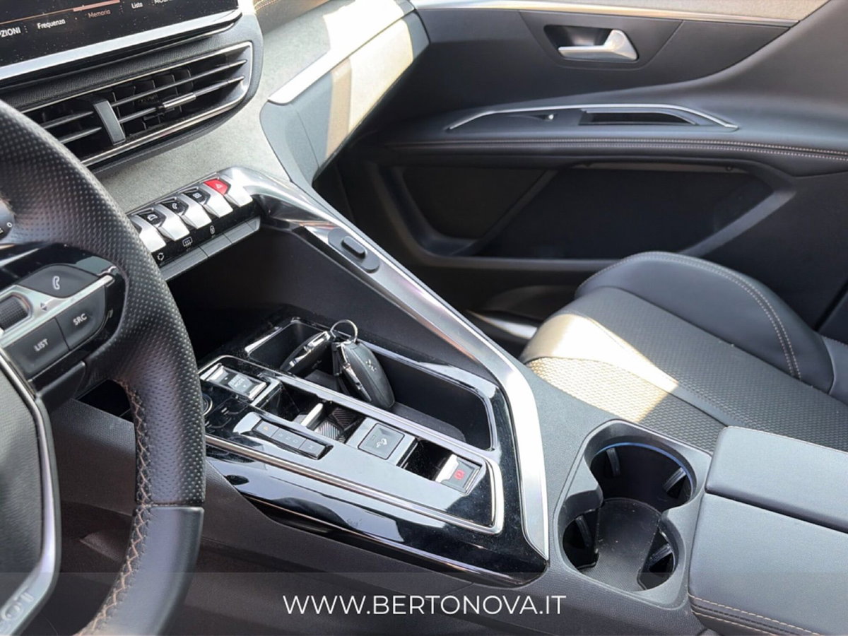 Peugeot 3008 BlueHDi 130 S&S EAT8 GT (12)