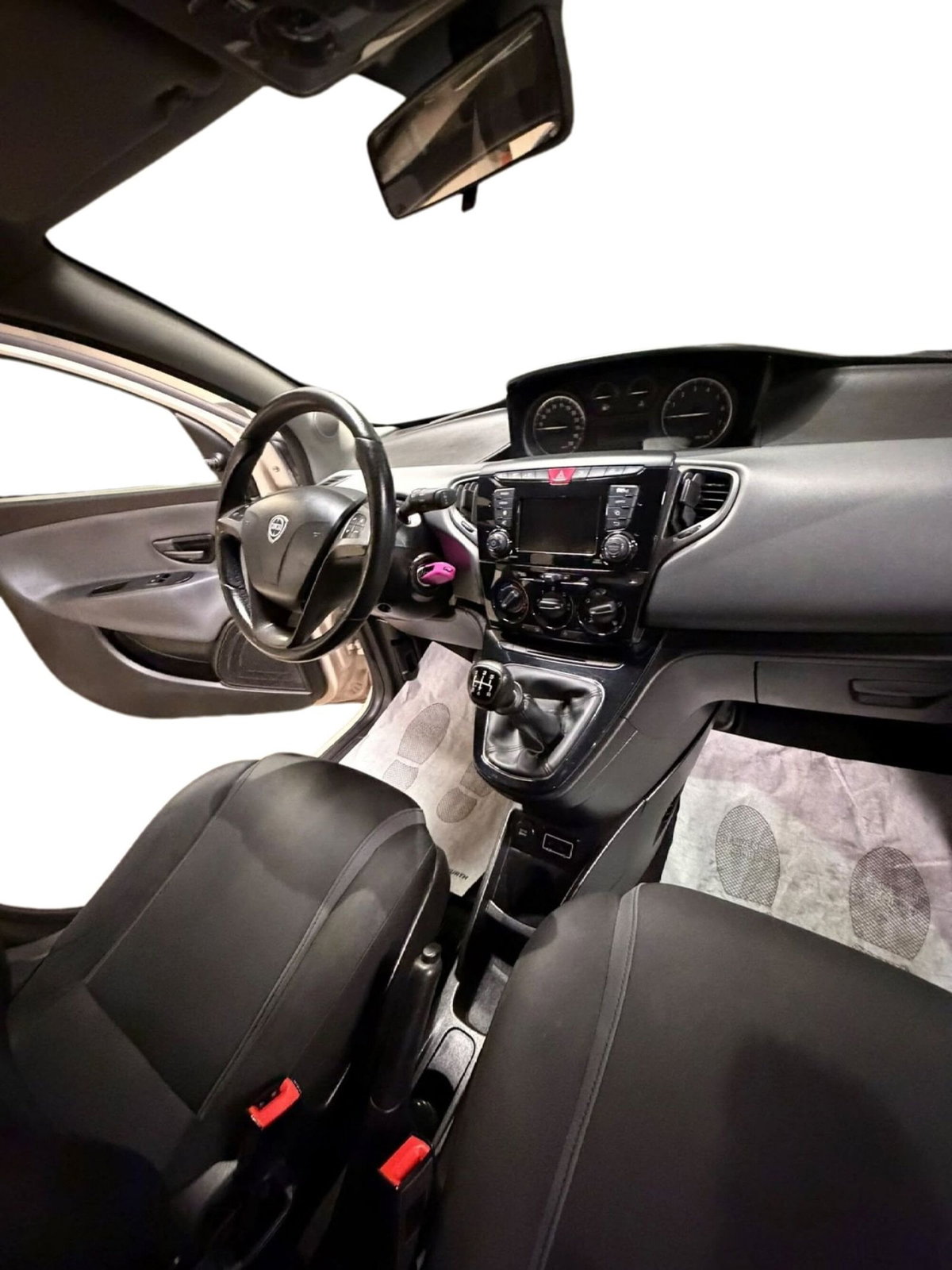 Lancia Ypsilon 1.2 69 CV 5 porte Gold (12)