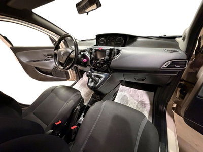 Lancia Ypsilon 1.2 69 CV 5 porte Gold (13)