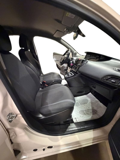 Lancia Ypsilon 1.2 69 CV 5 porte Gold (15)