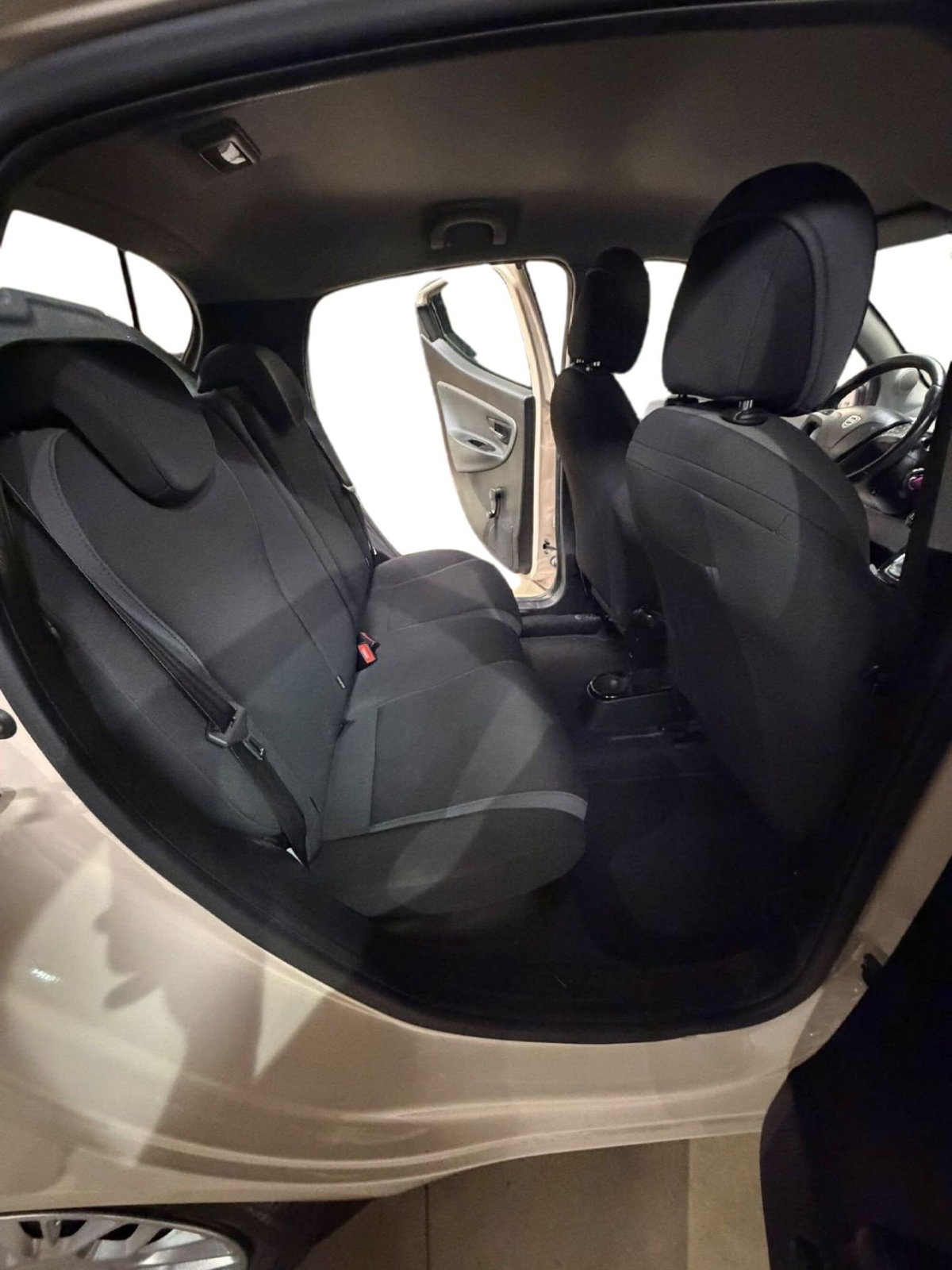 Lancia Ypsilon 1.2 69 CV 5 porte Gold (17)