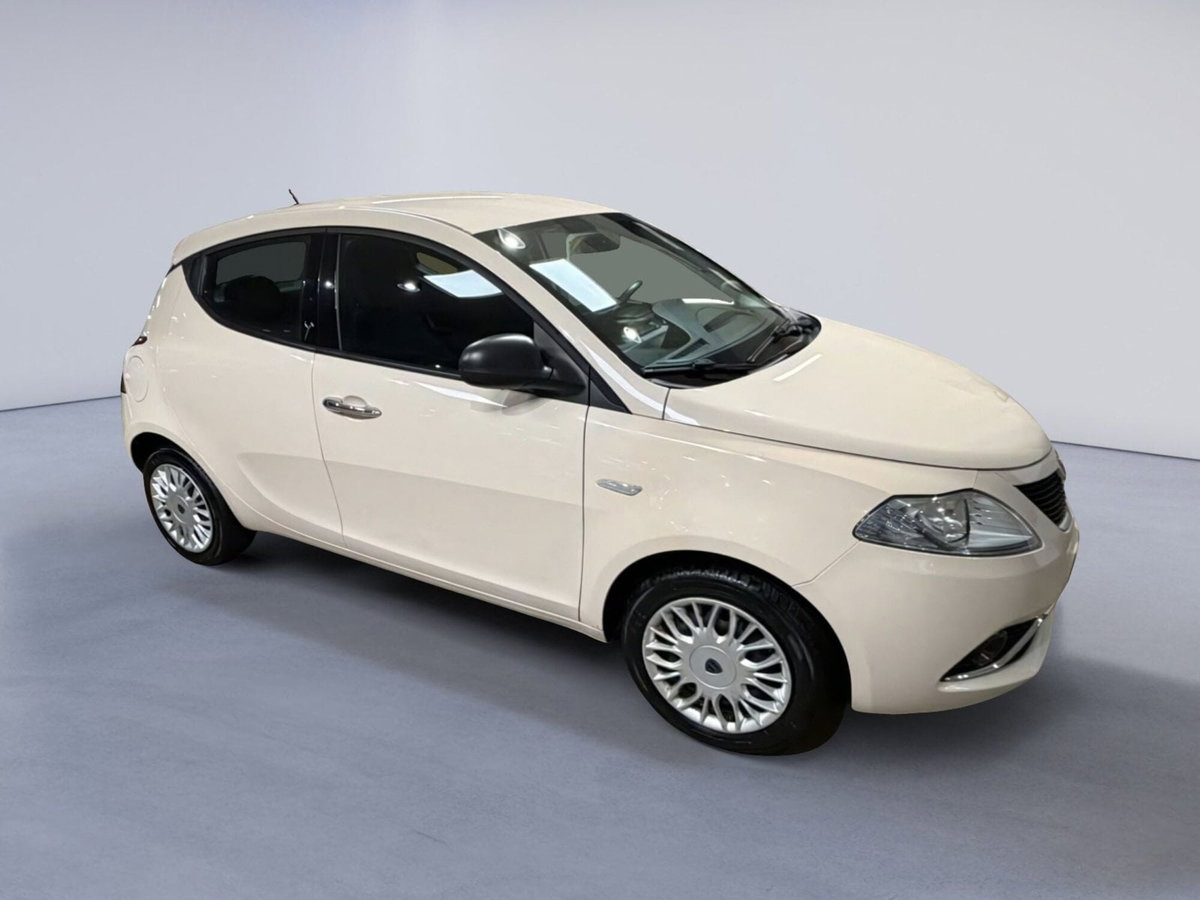 Lancia Ypsilon 1.2 69 CV 5 porte Gold (4)