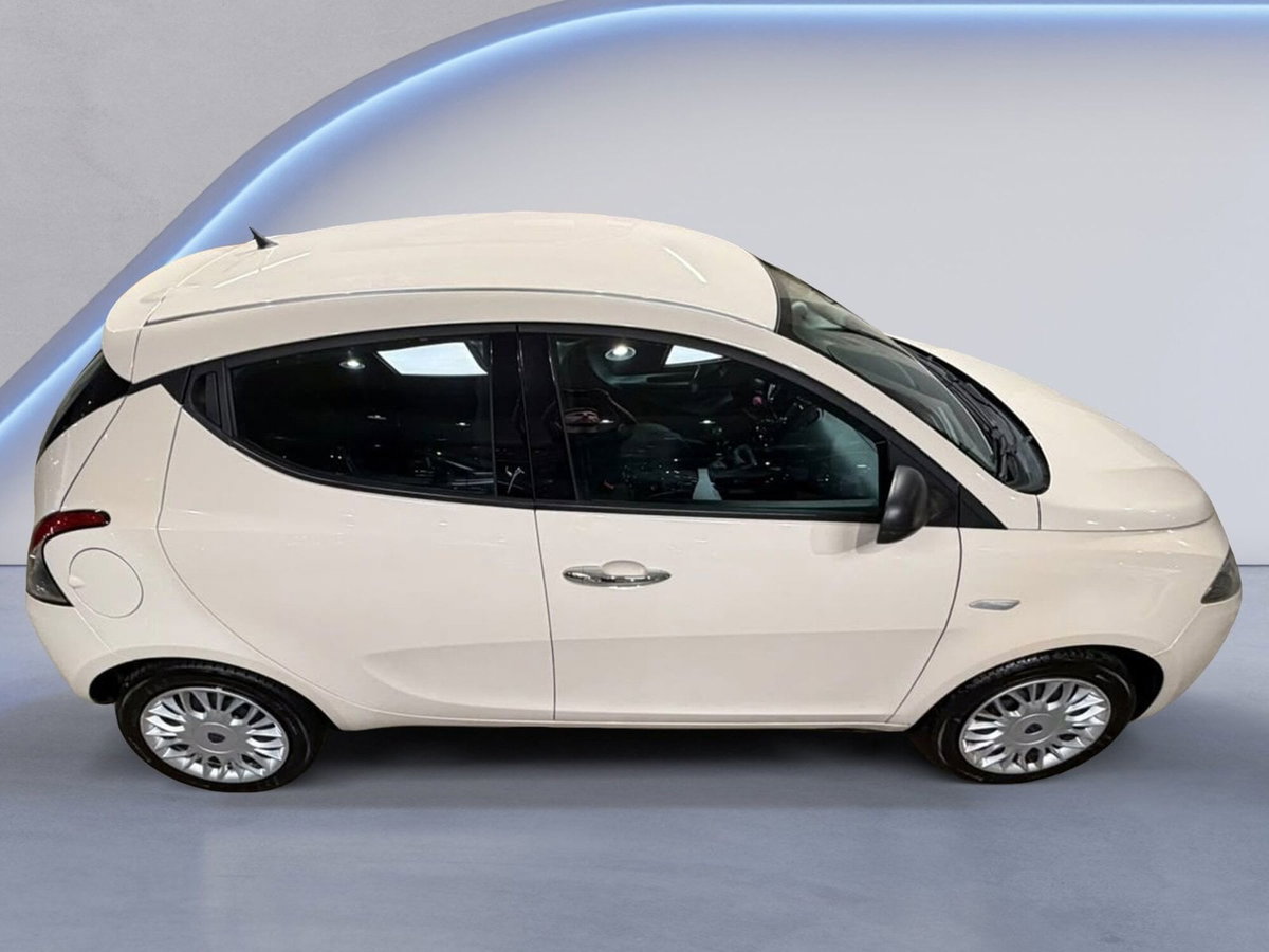 Lancia Ypsilon 1.2 69 CV 5 porte Gold (5)