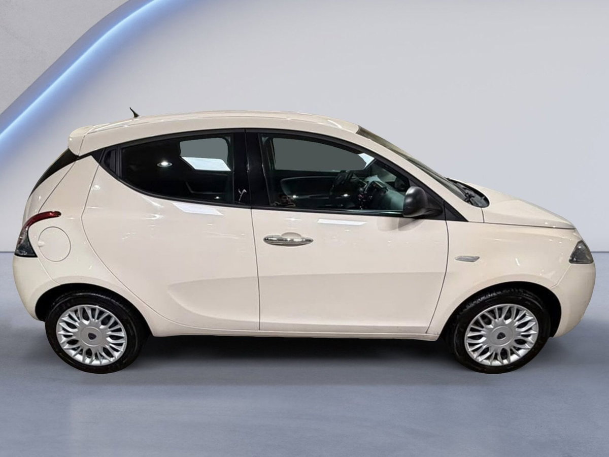 Lancia Ypsilon 1.2 69 CV 5 porte Gold (6)