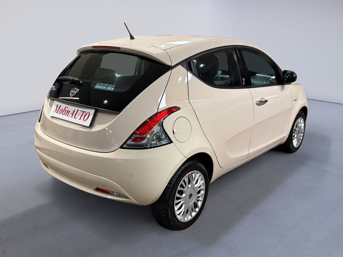 Lancia Ypsilon 1.2 69 CV 5 porte Gold (9)