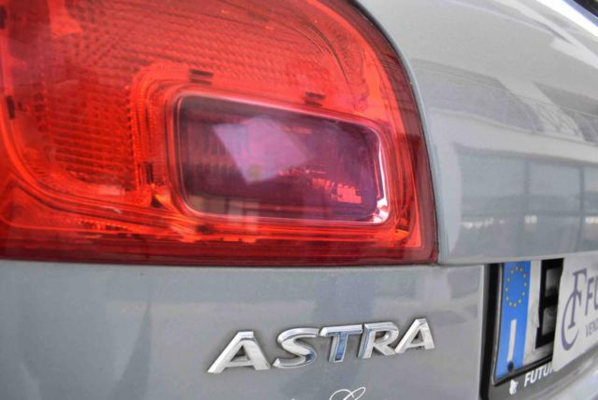 Opel Astra 1.7 CDTI 125CV 5 porte Elective (18)