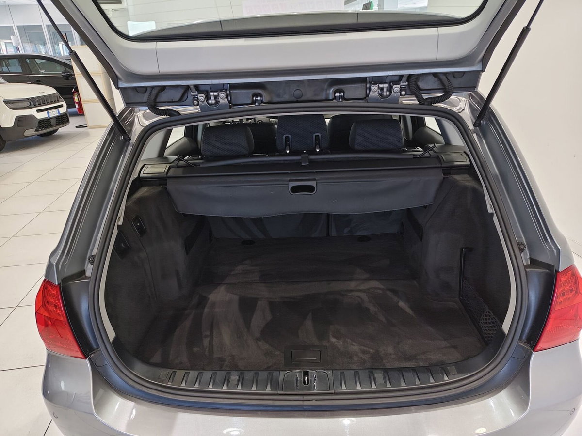 BMW Serie 3 Touring 320d cat xDrive  Attiva (10)