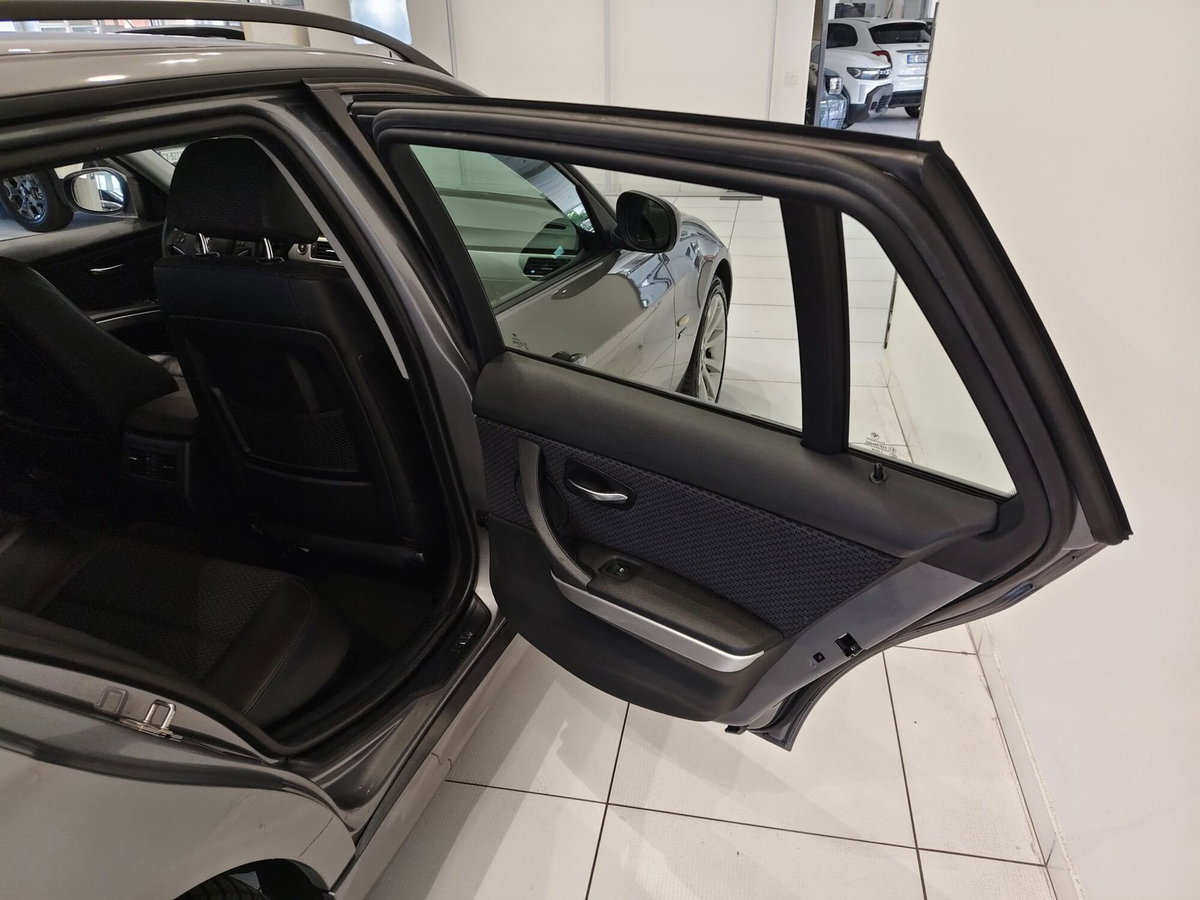 BMW Serie 3 Touring 320d cat xDrive  Attiva (18)