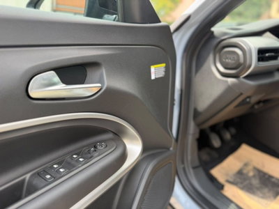Jeep Avenger 1.2 turbo Summit fwd 100cv (14)