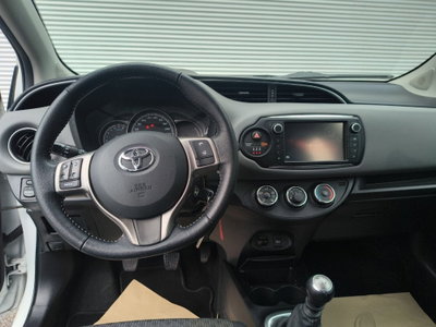 Toyota Yaris 1.3 3 porte Active (14)