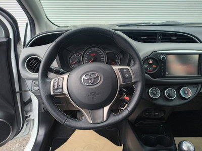 Toyota Yaris 1.3 3 porte Active (15)