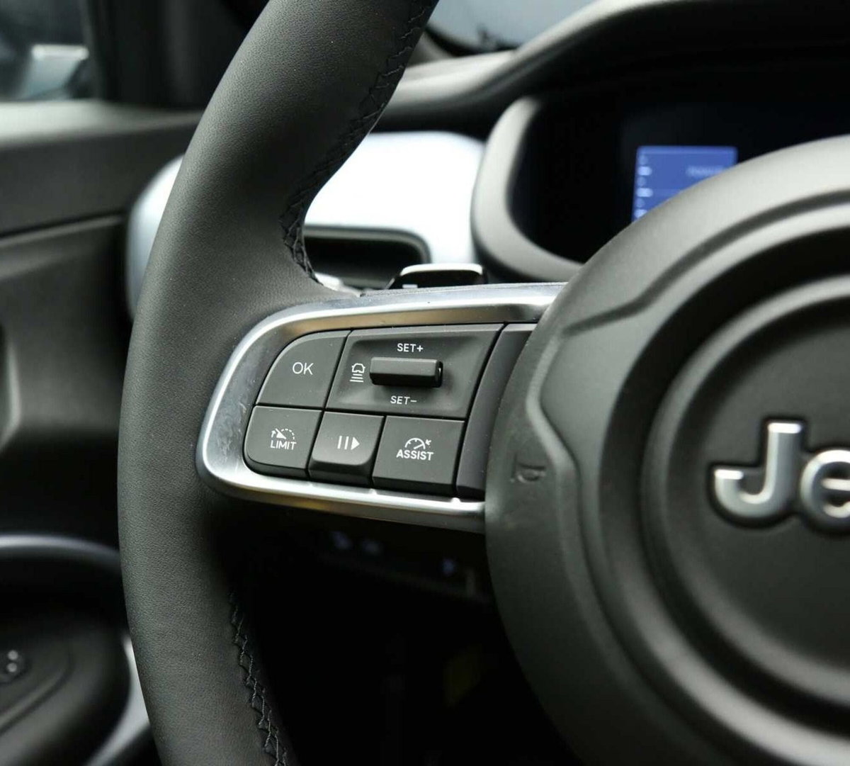 Jeep Avenger 1.2 turbo e-hybrid mhev The North Face 4xe 145cv edct6 (15)