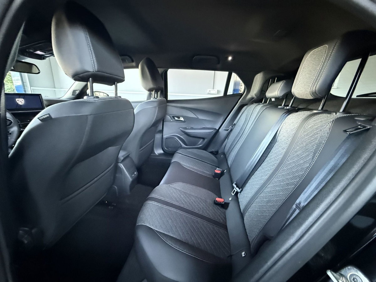 Peugeot 2008 PureTech 130 S&S EAT8 Allure Pack (12)