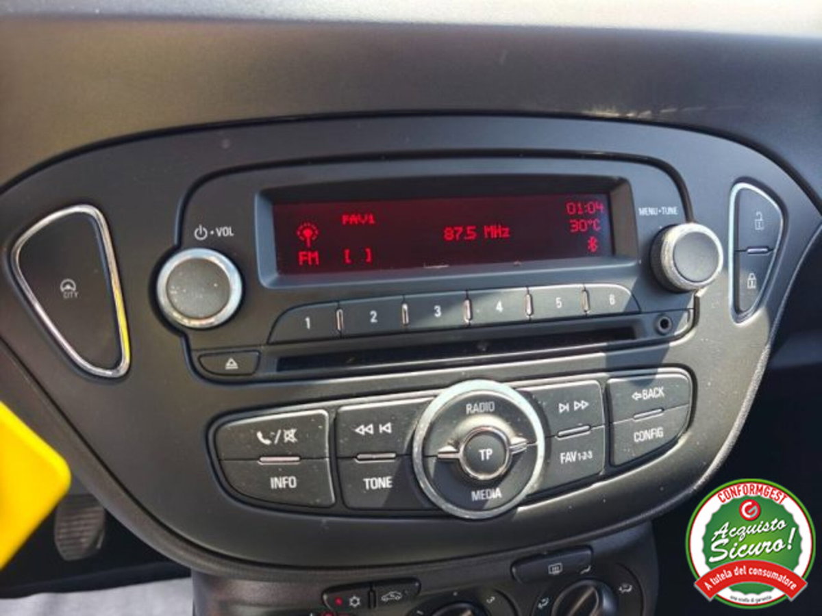 Opel Corsa 1.2 5 porte Advance (12)