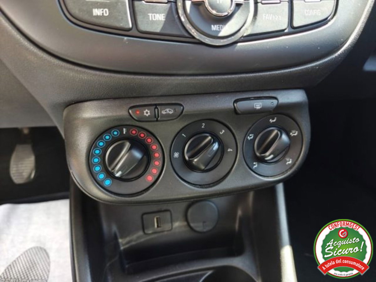 Opel Corsa 1.2 5 porte Advance (13)