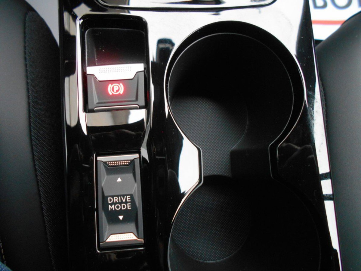Peugeot 2008 54 kWh Allure (7)