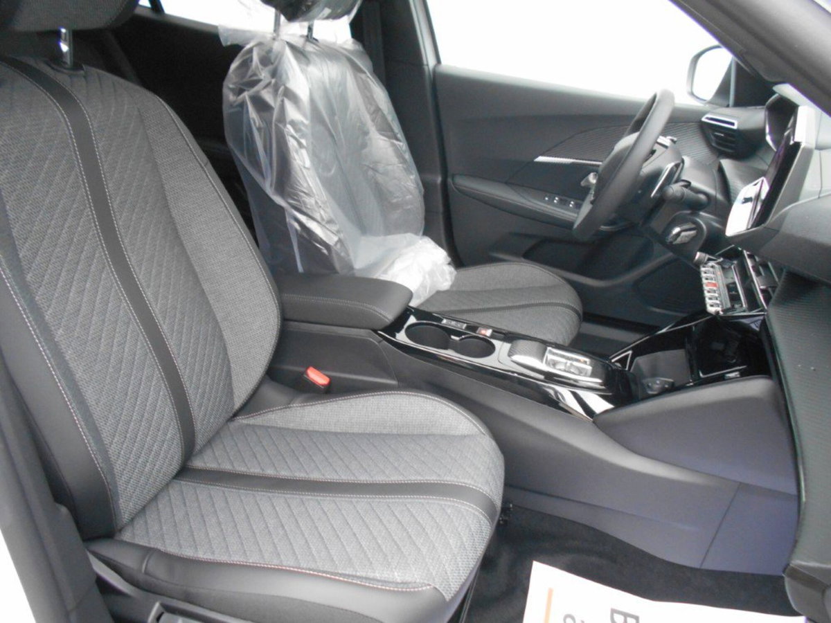 Peugeot 2008 54 kWh Allure (9)
