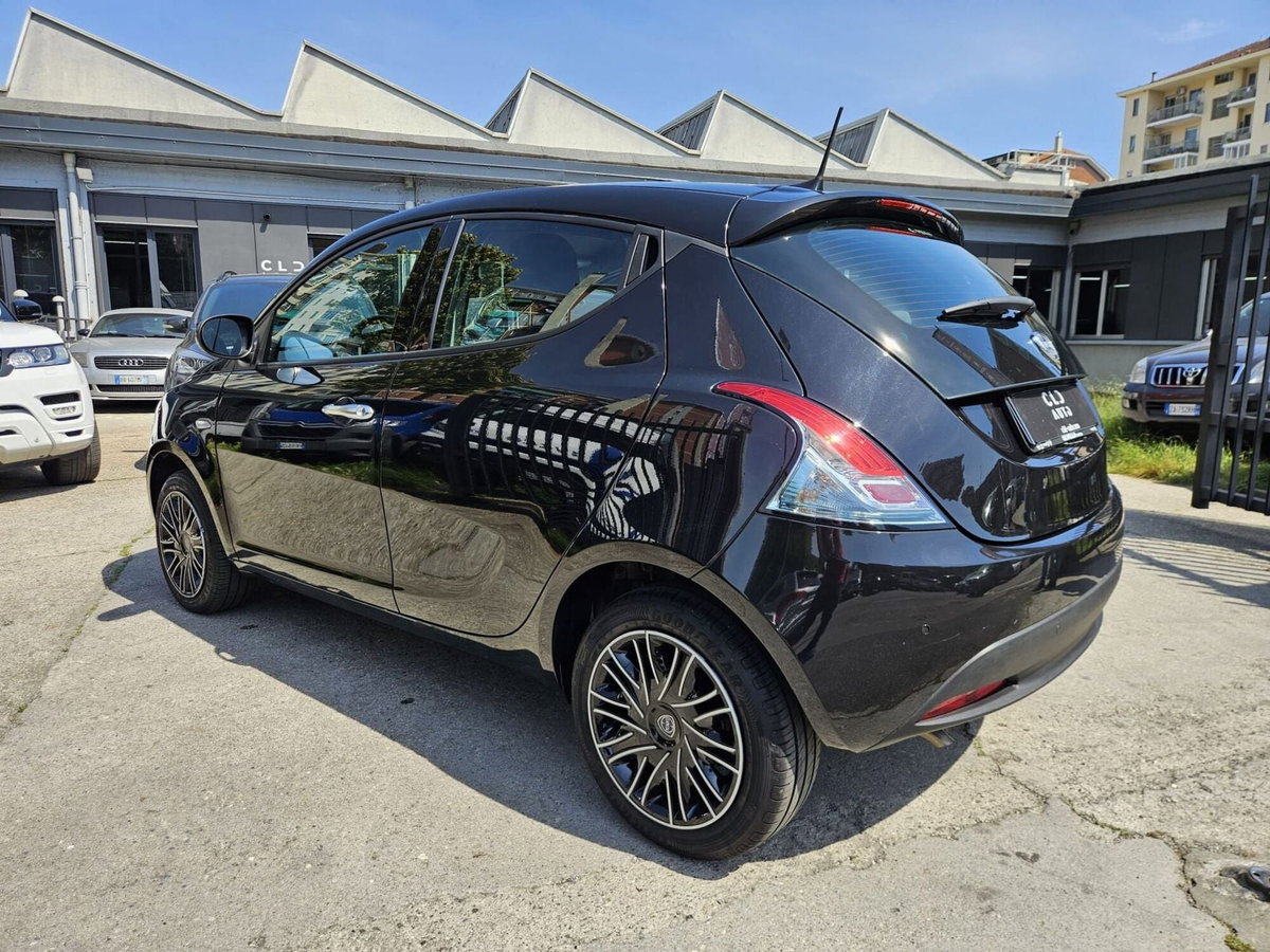 Lancia Ypsilon 1.0 FireFly 5 porte S&S Hybrid Ecochic A. Ferretti (6)