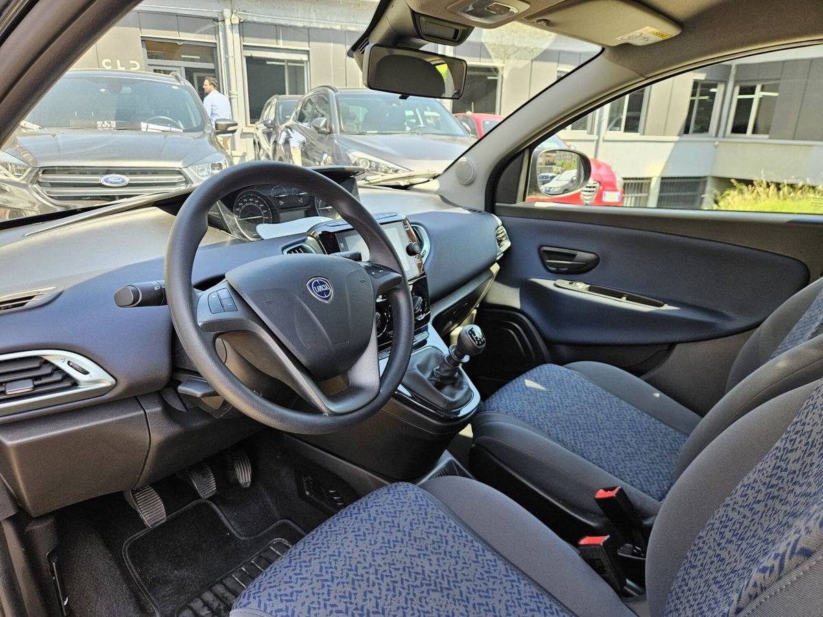 Lancia Ypsilon 1.0 FireFly 5 porte S&S Hybrid Ecochic A. Ferretti (7)