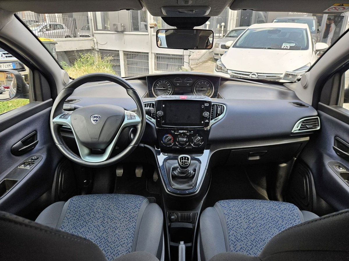 Lancia Ypsilon 1.0 FireFly 5 porte S&S Hybrid Ecochic Silver (10)