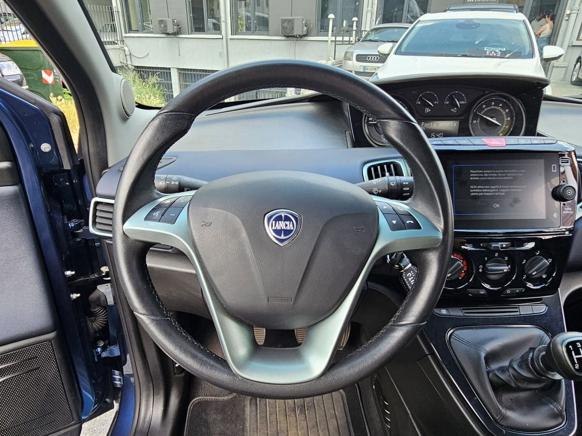 Lancia Ypsilon 1.0 FireFly 5 porte S&S Hybrid Ecochic Silver (13)