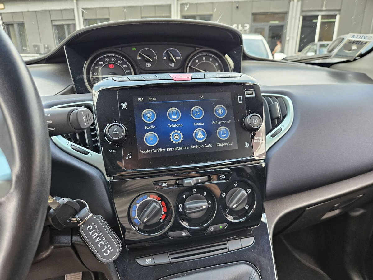 Lancia Ypsilon 1.0 FireFly 5 porte S&S Hybrid Ecochic Silver (14)