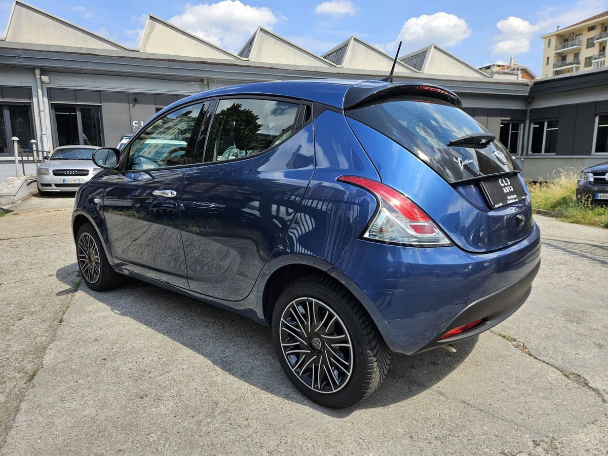 Lancia Ypsilon 1.0 FireFly 5 porte S&S Hybrid Ecochic Silver (6)