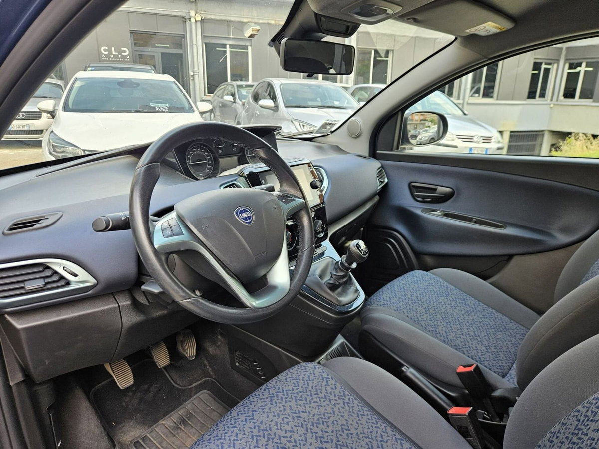 Lancia Ypsilon 1.0 FireFly 5 porte S&S Hybrid Ecochic Silver (7)